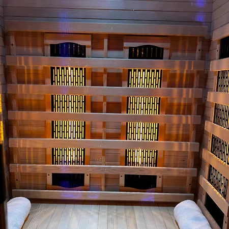 Stylish Natural With Sauna - Heroes Square Lejlighed *